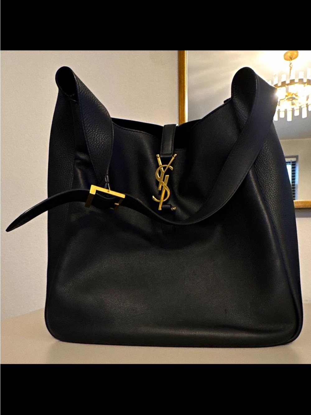 Saint Laurent Le 5 à 7 - Large Shoulder Bag in smooth leather